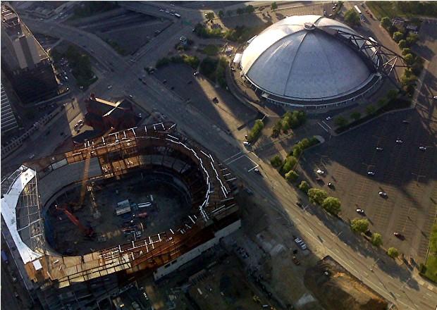 Mellon Arena stands next to the new Consol
Energy Center, under construction in 2010.