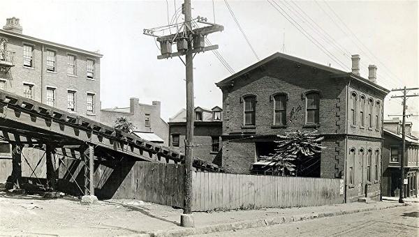 Mount Oliver Inclines Station at Bradford Street
between 11th and 12th Streets on the Southside.