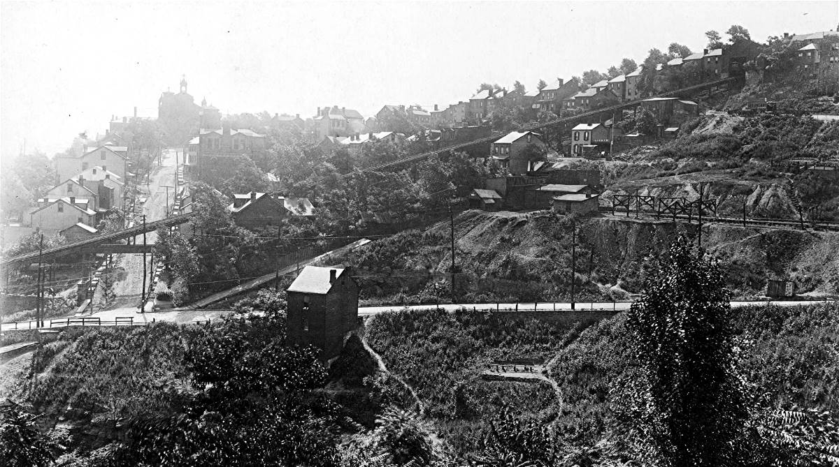 The Knoxville and Mount Oliver Inclines descend
on either side of the Keeling Coal Incline.