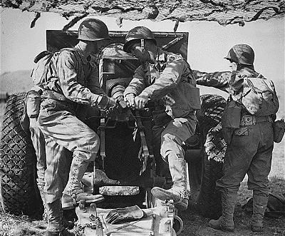 155mm Schneider in action - 1943