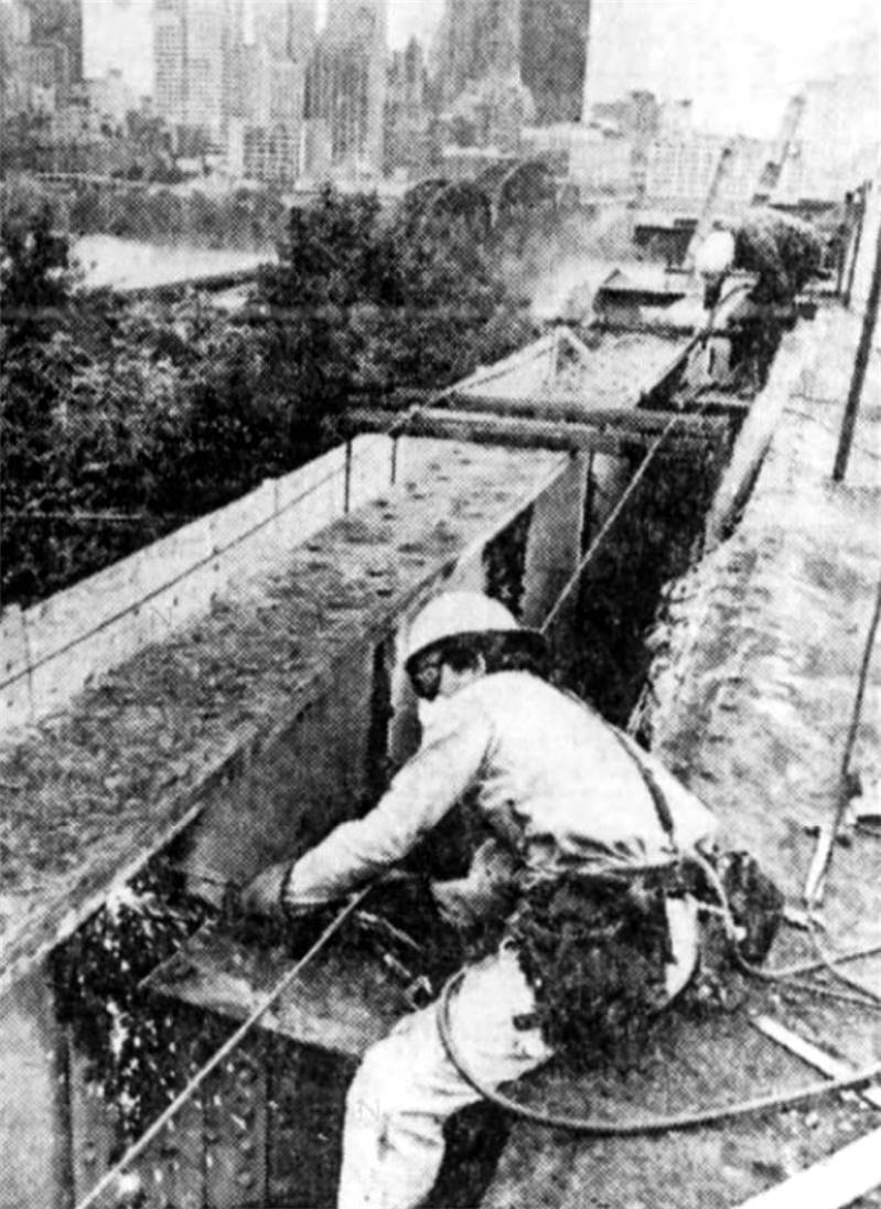 Ironworker on the Liberty Bridge - 1982.