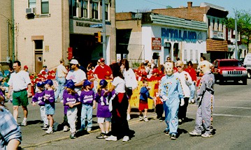 The Crash
 Dummies walk along with the Alvin's Jewelry girls