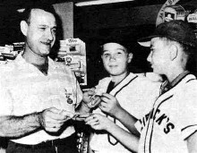 Brookline Little Leaguers Joe and
Jackie Klingensmith go door-to-door
on collection day. Here, merchant
Morris Grummet gives a contribution
