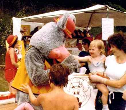 Picture of Chuck E Cheese and friends.