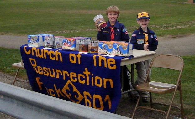 Cub Scouts from Pack#601 selling
popcorn at Brookline Park in 2008.