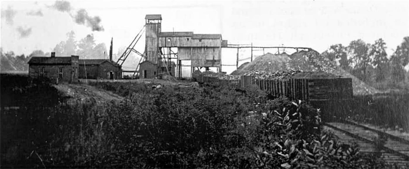 Oak Station offices and tipple.