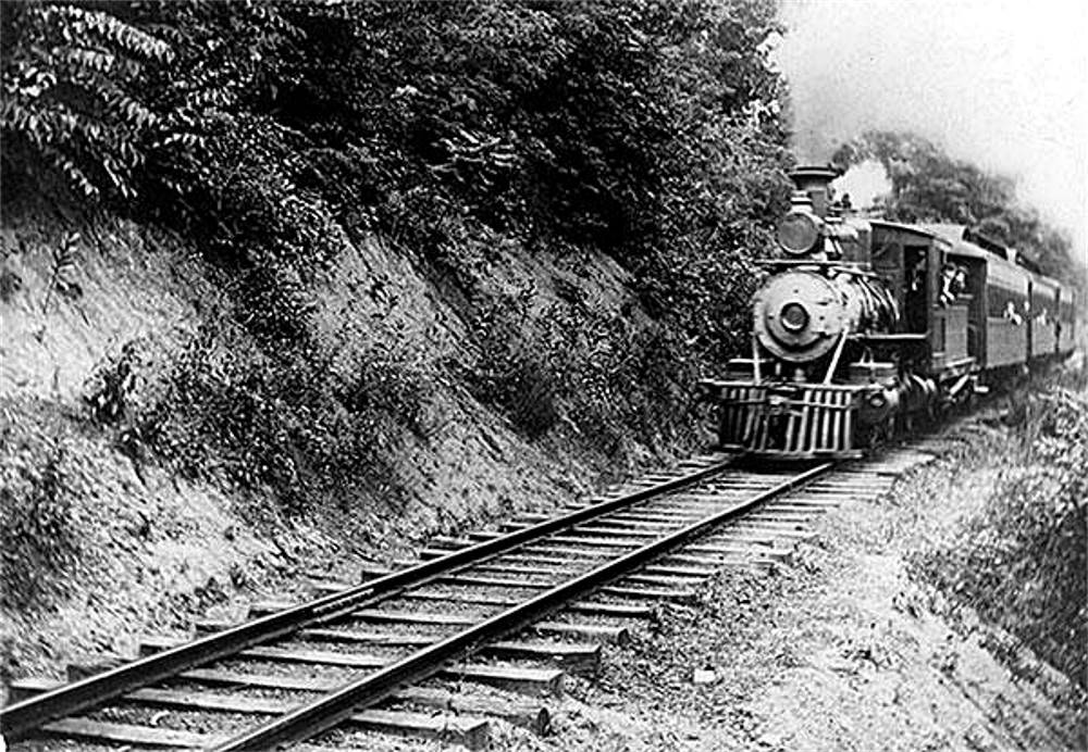 A P&CSRR outbound passenger
train moving through Fairhaven,
present-day Overbrook, in 1902.
