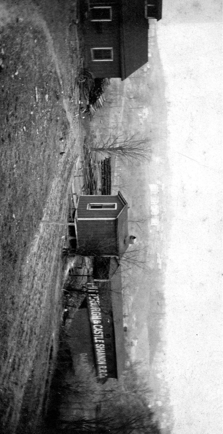 Oak Mine engine house, tipple
and maintenance shed. Undated photo.
