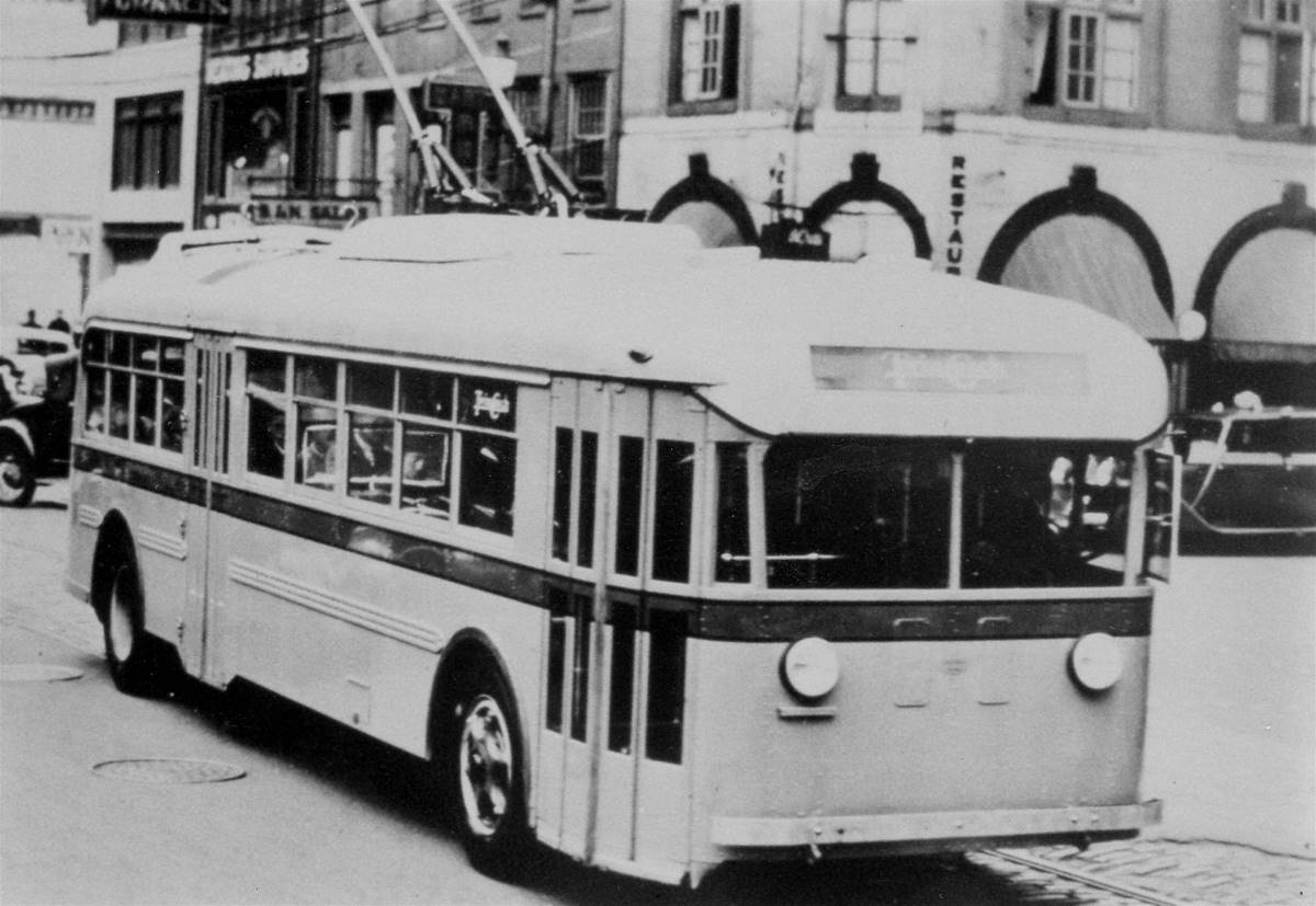 Pittsburgh Motor Coach Company trackless trolley demonstration - 1936