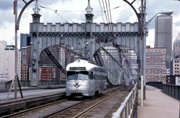 Trolley crossing the bridge
towards Carson Street before
heading to South Hills Junction.
circa 1966.
