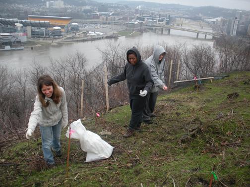 The Duquesne Incline rises along the slopes
of Mount Washington to Duquesne Heights.
