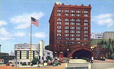 Union Station and the USO Variety
 Club and Canteen in the 1940s