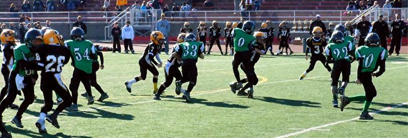 Antwain Carter looks for running room.