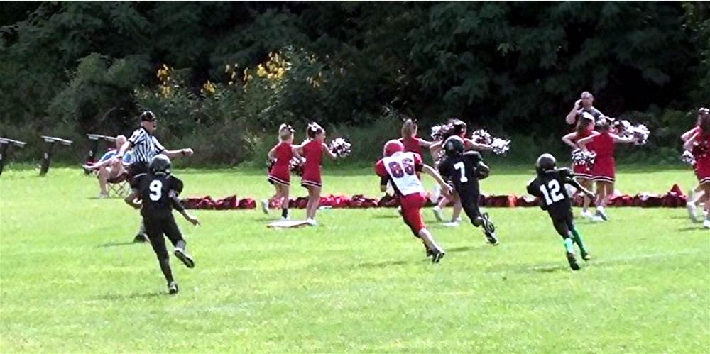 Antwan Peterson heads towards the endzone
after his first quarter interception.