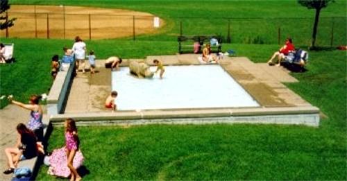 Picture
 of wading pool.