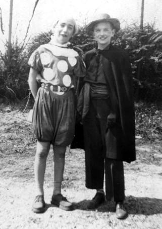 Robert S. Sallin (left)
and Burt Carlisle (right), as
the characters Kink and Spy
in a 1943 school musical.