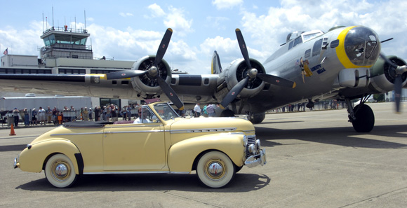 Don't We Wish! This classic
combination appeared at the County
Airport back in July and this
seemed like the perfect place
to share this cool picture.
(Post-Gazette Photo)